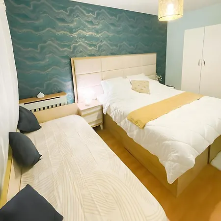 Modern Lux Netflix 5 Pers Apartment Bezons