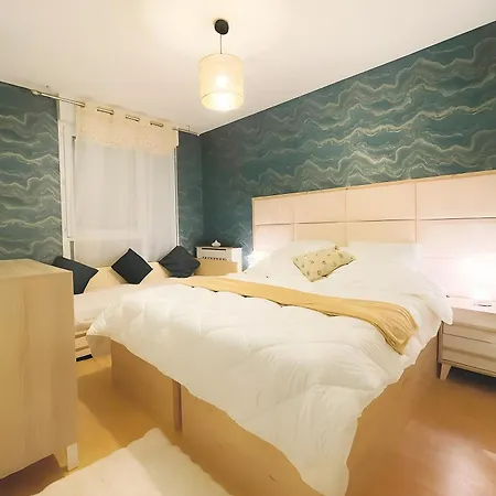 Modern Lux Netflix 5 Pers Apartment Bezons